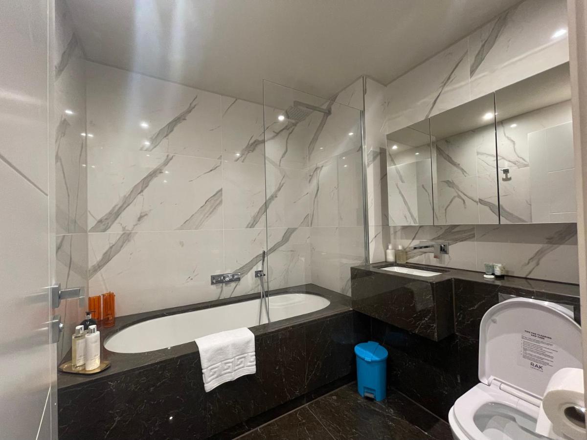 Sophisticated 1Br, 1 Ba Chigwell Designer Flat Chcl F2公寓 外观 照片